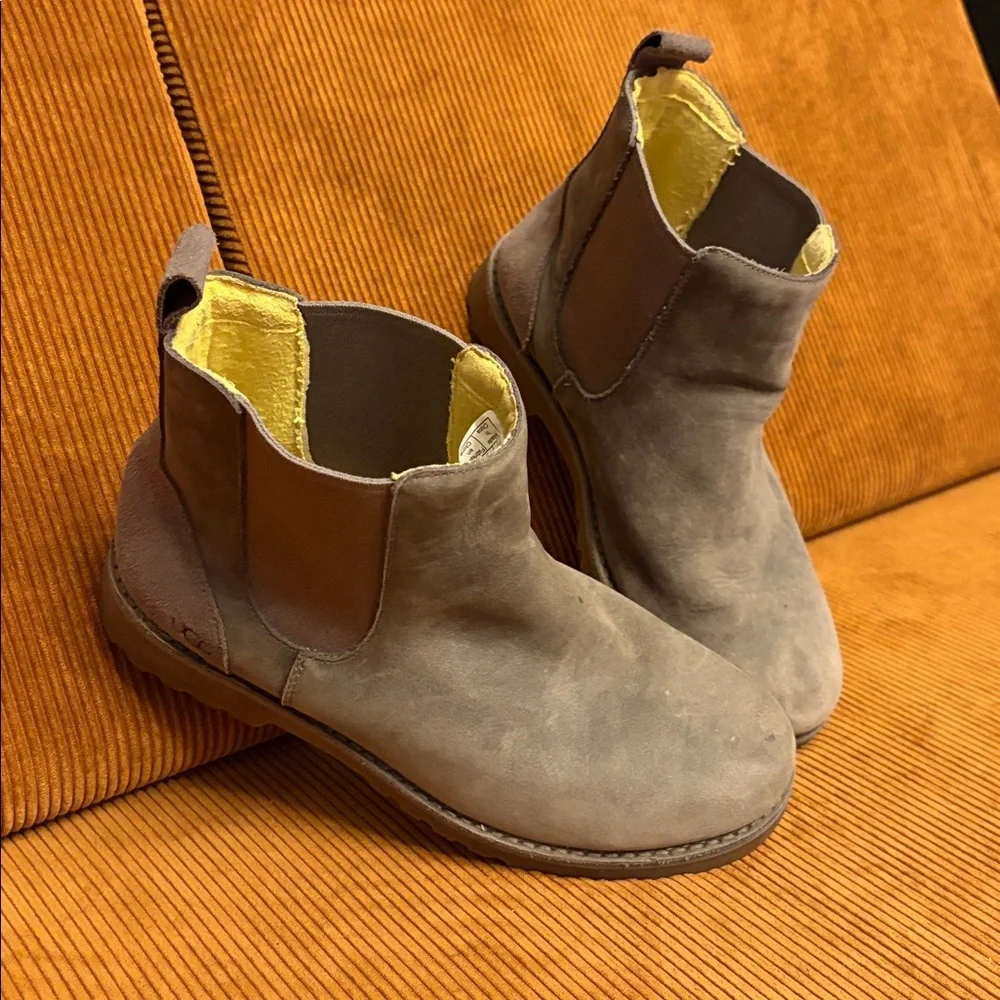 Ugg Bolden Gray Leather/Suede Chelsea Boots Size 6 - Picture 8 of 9